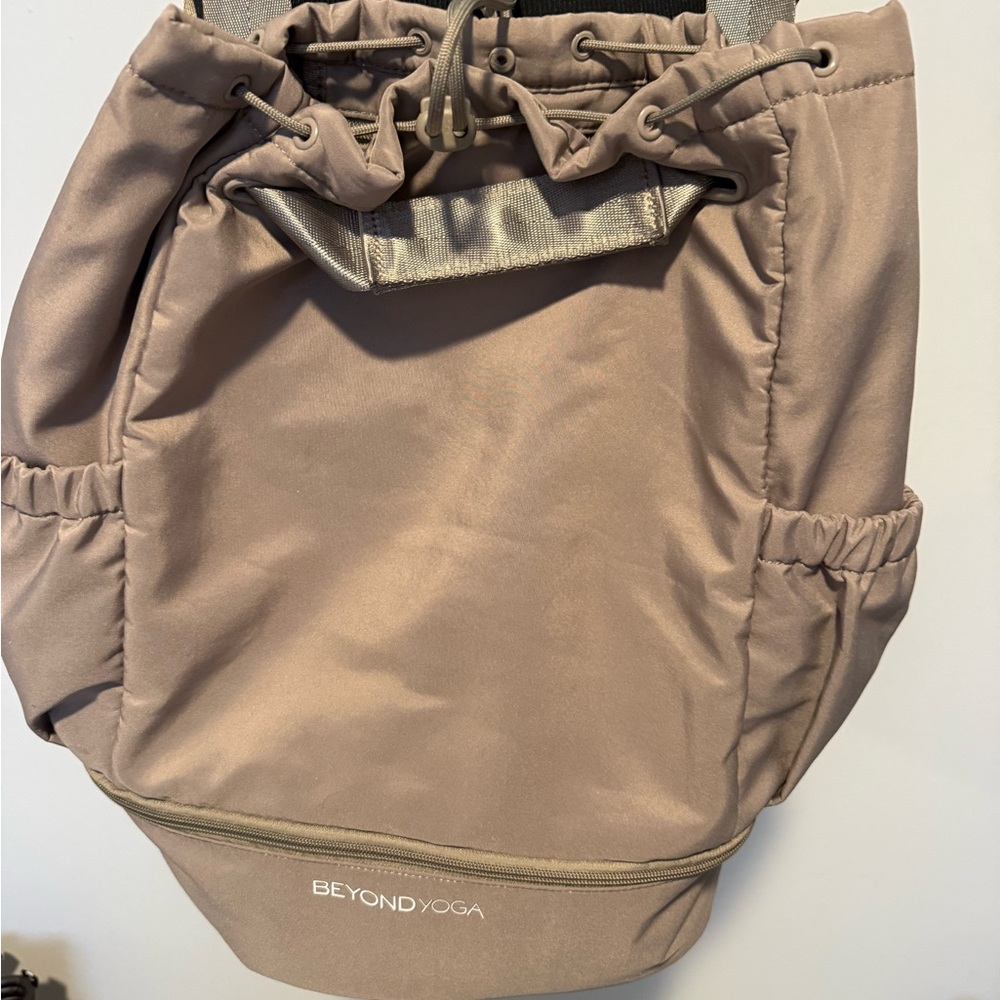 Beyond Yoga Adjustable Drawstring Backpack Taupe Gym Yoga Travel Bag